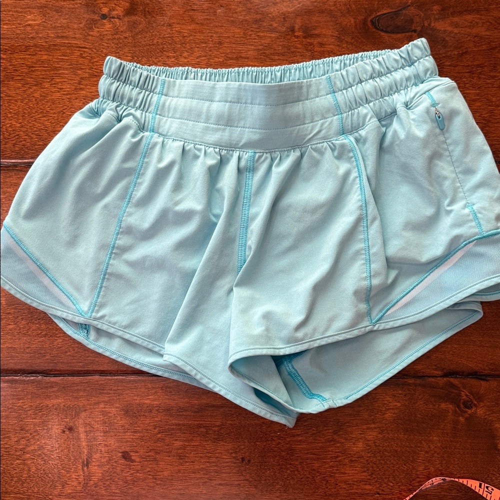 Lululemon hottie hot size 4 blue/teal shorts